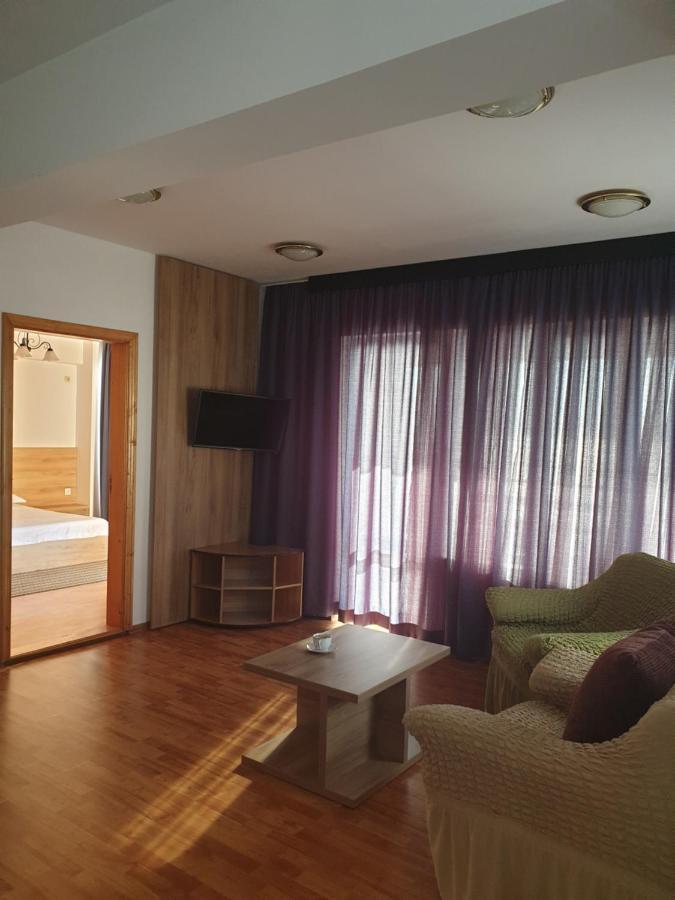 Poarta Apelor Hotel Sarichioi ภายนอก รูปภาพ