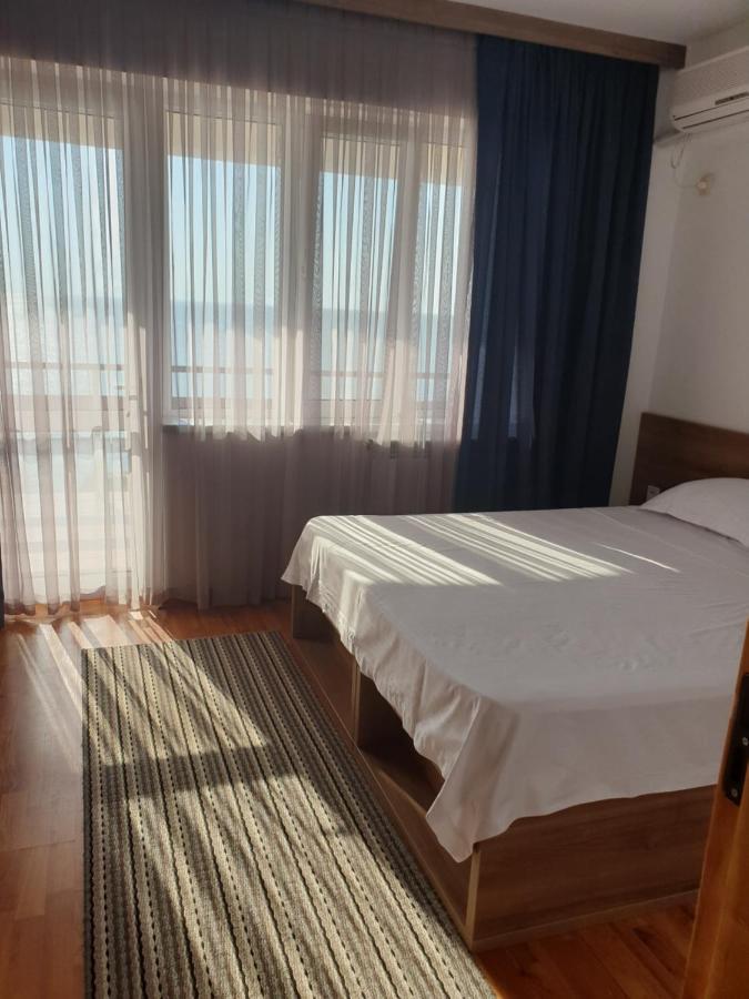 Poarta Apelor Hotel Sarichioi ภายนอก รูปภาพ