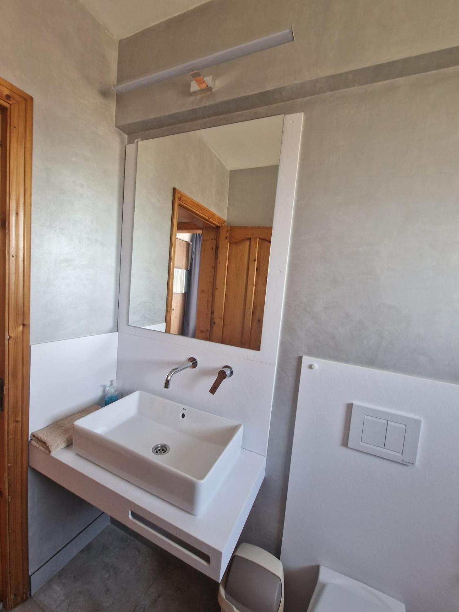 Poarta Apelor Hotel Sarichioi ภายนอก รูปภาพ