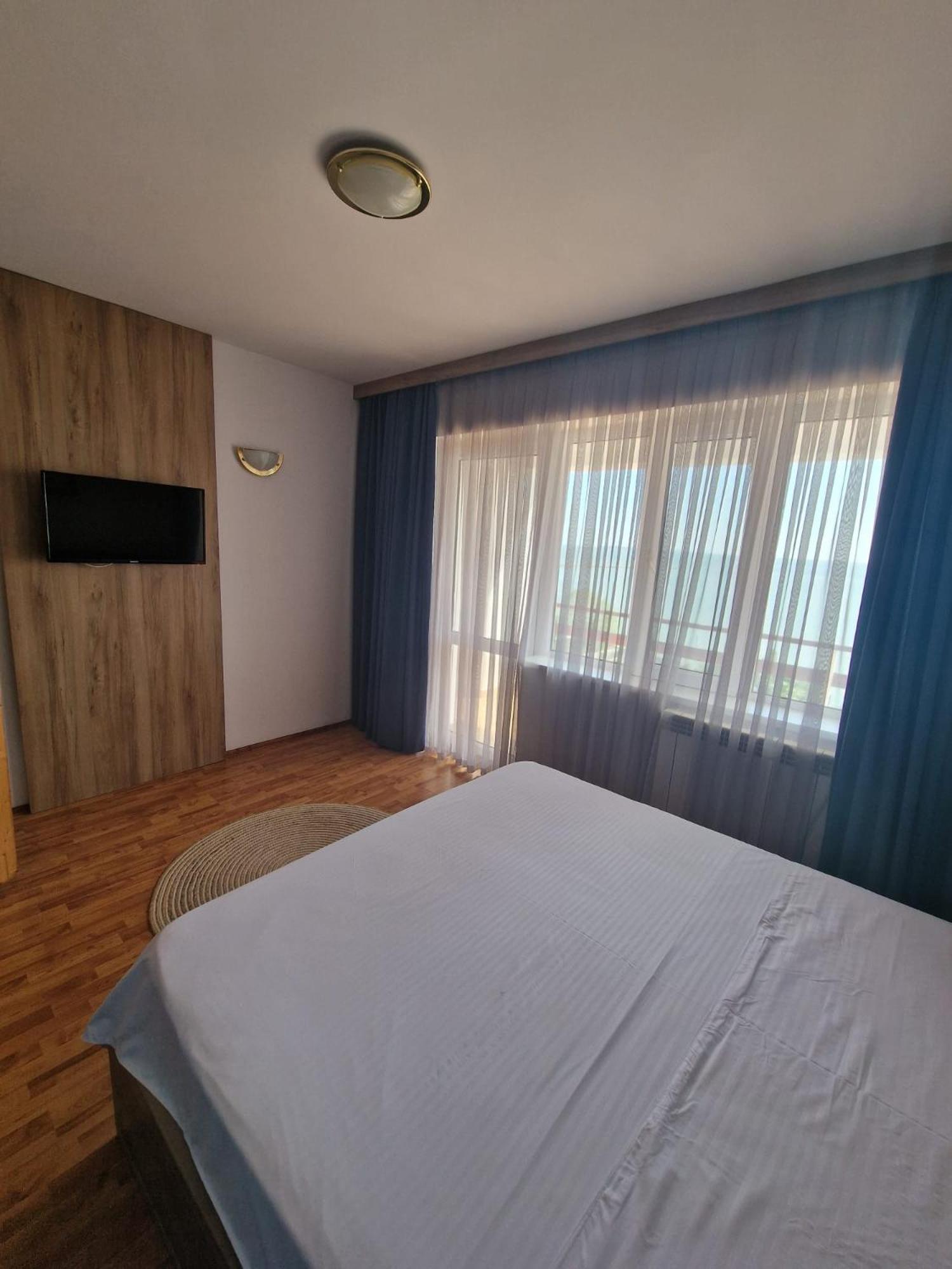 Poarta Apelor Hotel Sarichioi ภายนอก รูปภาพ