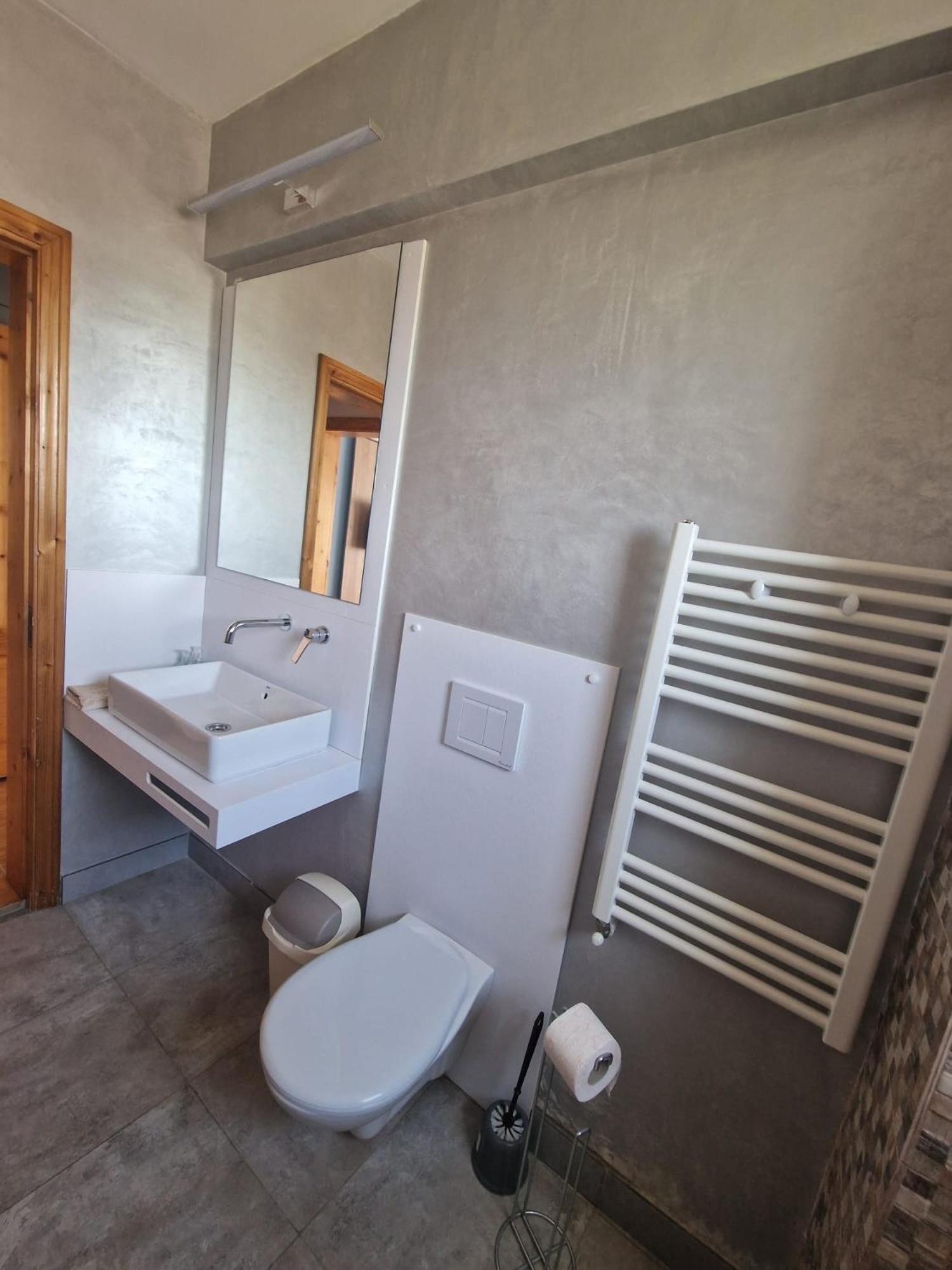 Poarta Apelor Hotel Sarichioi ภายนอก รูปภาพ