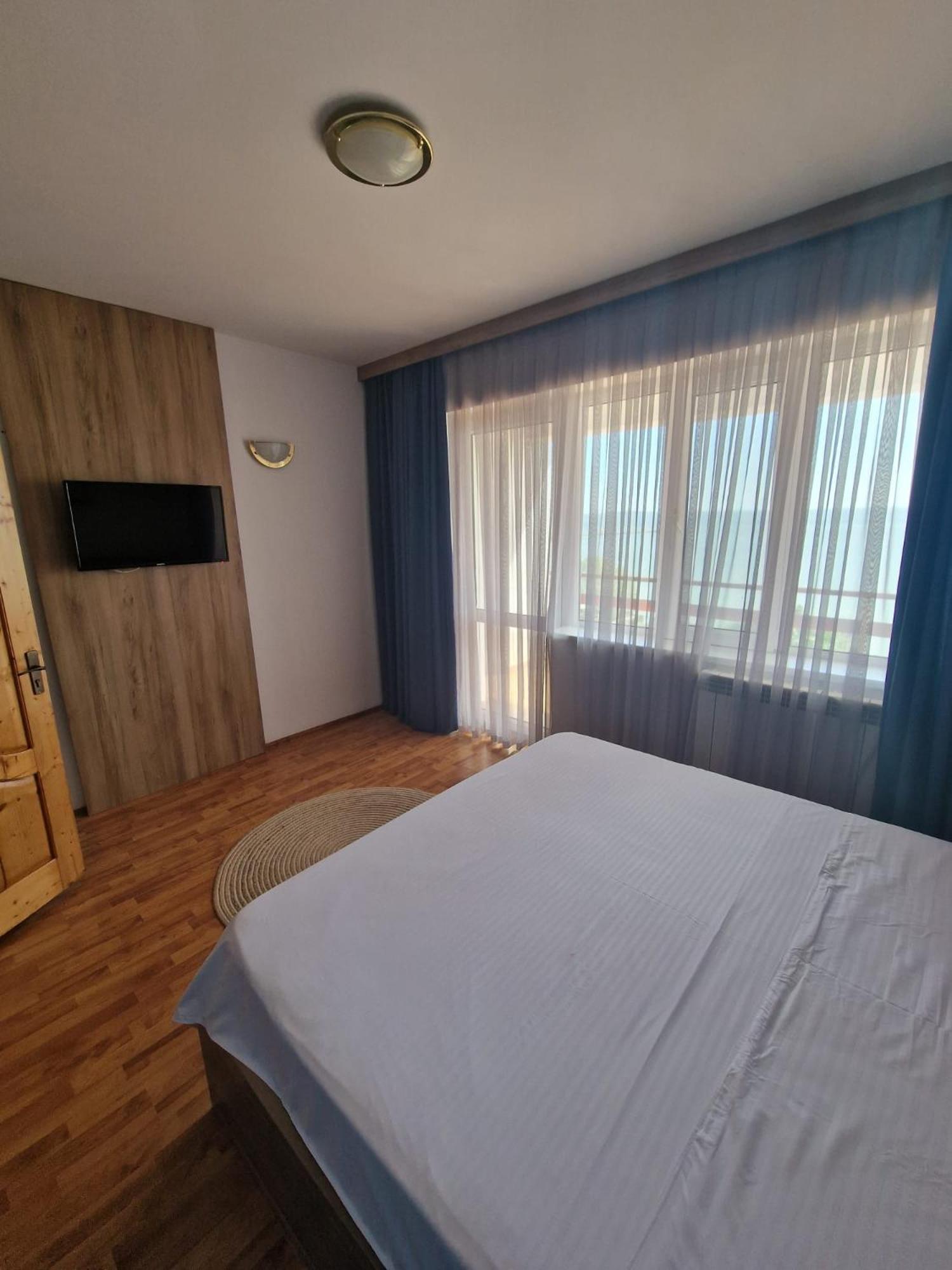 Poarta Apelor Hotel Sarichioi ภายนอก รูปภาพ